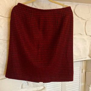 Norton McNaughton red & navy houndstooth pattern lined skirt w/ navy lining